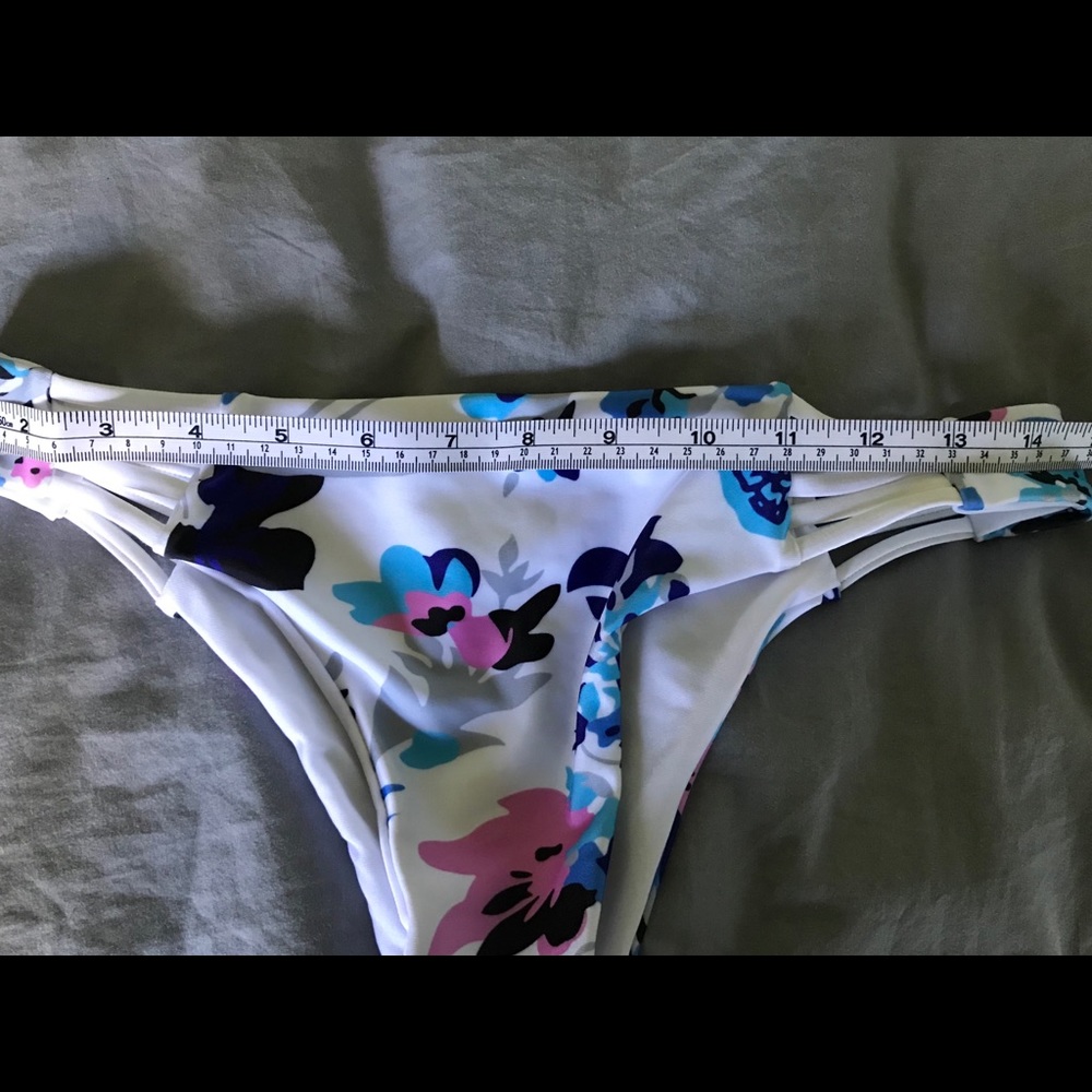 Floral bikini - Picture 3 of 4